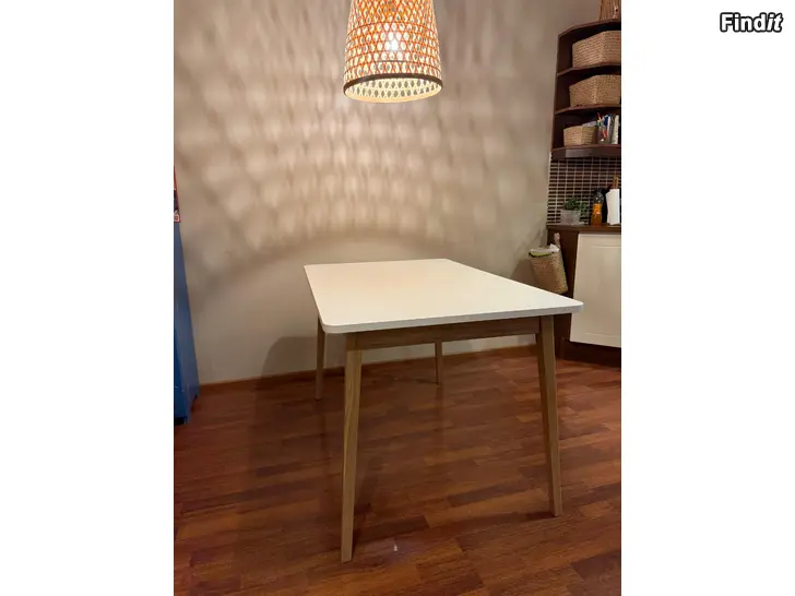 Säljes Säljes ett bord