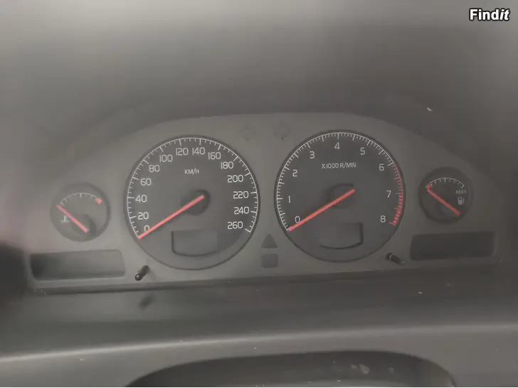 Myydään Volvo V70, 2.4 bensakoneella.. nopeimmalle