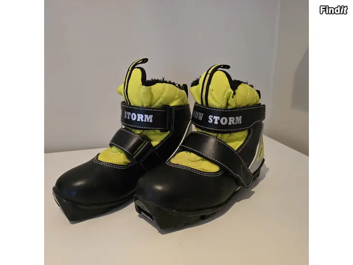 Säljes Skidskor klassisk Snow Storm strl 31