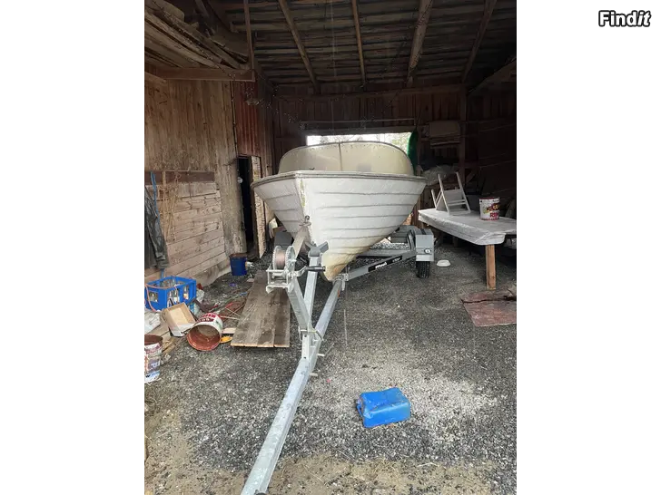 Säljes Glasfibrad träbåt