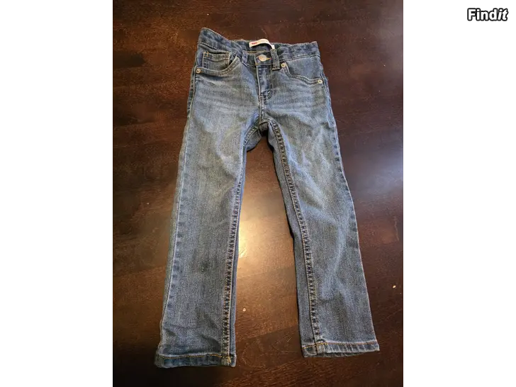 Säljes Levis jeans slimfit st 110