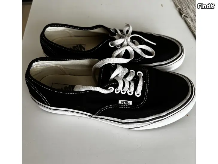 Myydään Vans kengät koot 40 ja 41