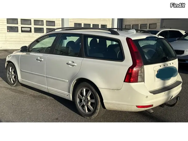 Myydään Volvo v50