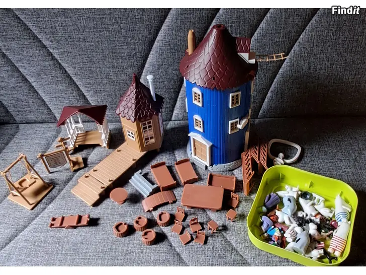 Myydään Muumi talo + figuurit