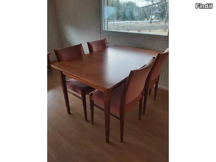 Säljes Bord och 4 stolar