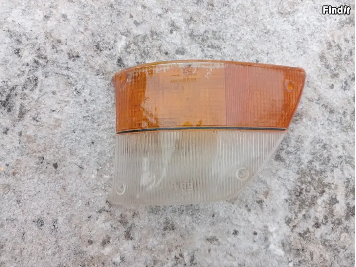 Myydään Saab 99 vasen etu vilkku/parkki