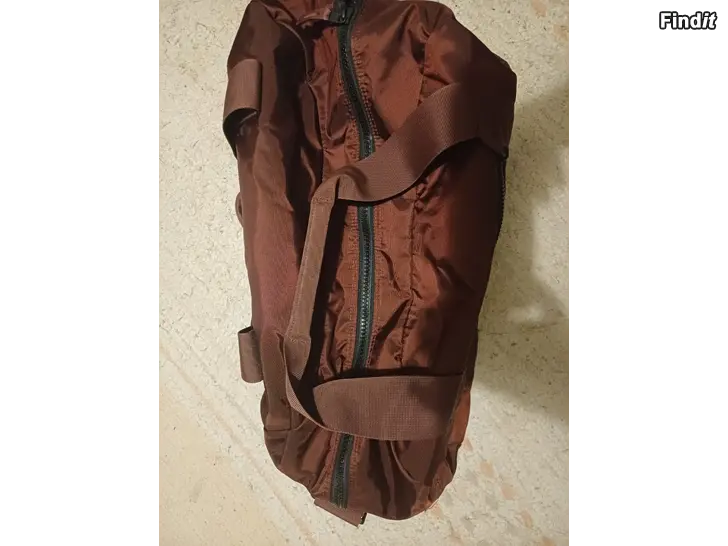 Myydään Peak performance