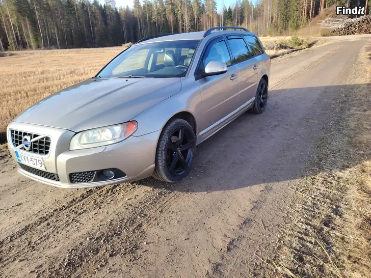 Myydään Volvo v70 mk3