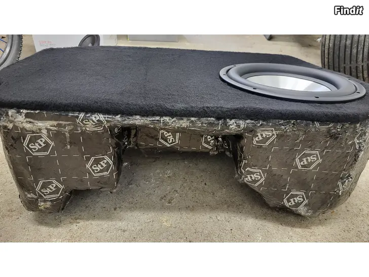 Myydään Subwoofer kotelo