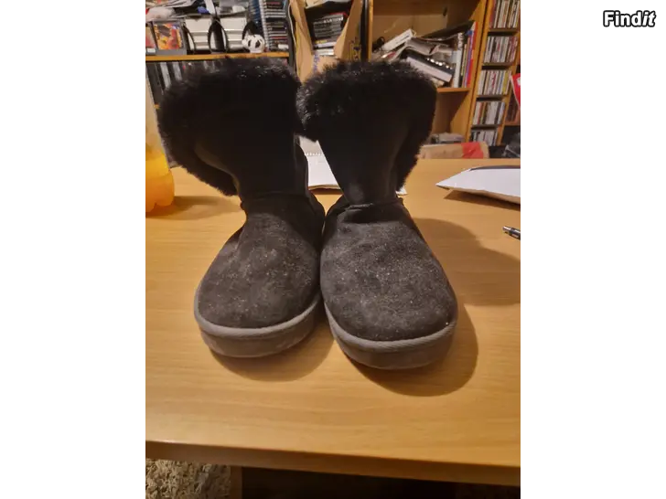 Säljes Skor st 41. . . . . . . 