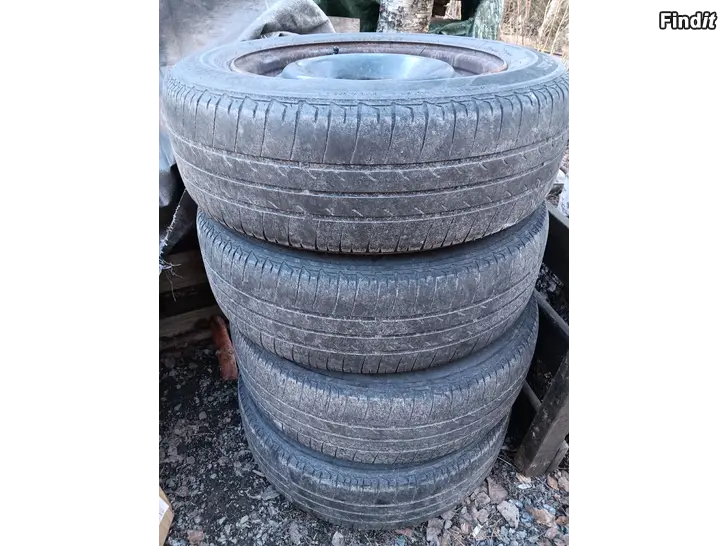 Myydään Kesärenkaat Peugeot  15 tuumaa