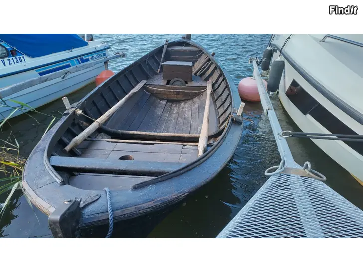 Säljes Äldre träbåt