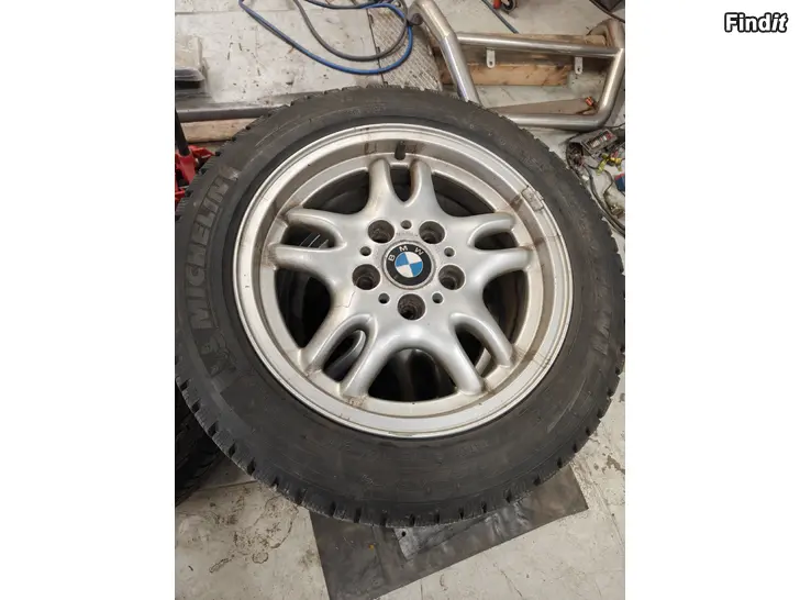 Myydään Bmw 16 vanteet