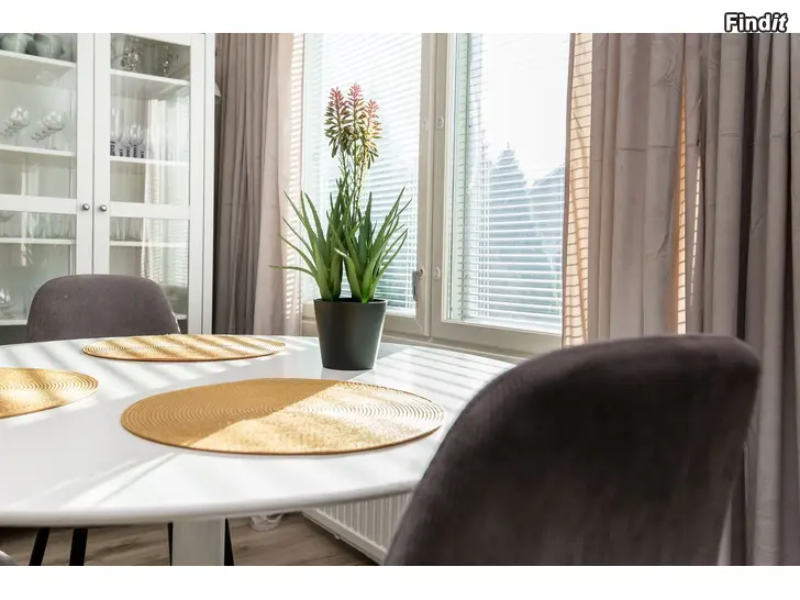 Säljes 113 m2 rivitalohuoneisto kahdessa kerroksessa. Tilaa ja tyyliä. Kirkkokatu 17 Kaskinen