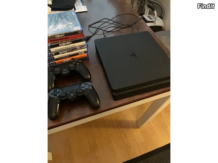 Myydään Playstation 4 500GB + pelejä