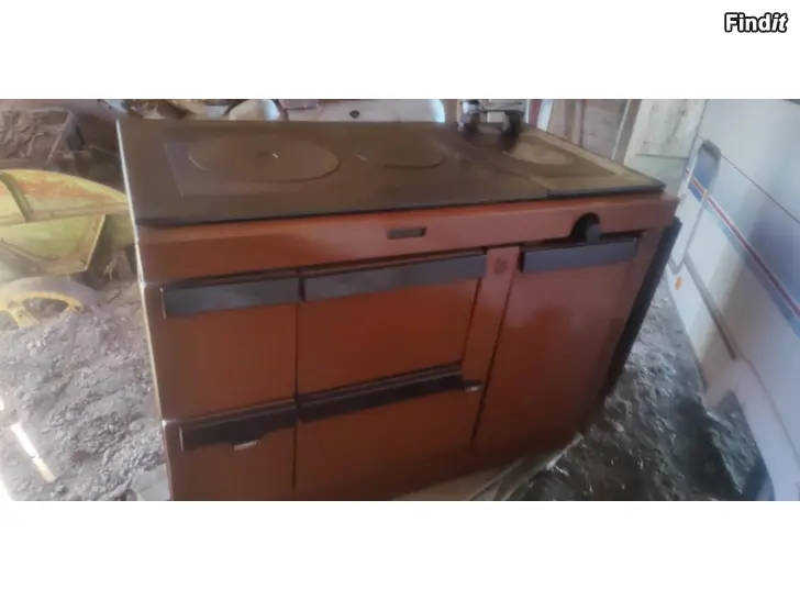Myydään Vesikiertoinen LEINO 15 kw uuniliesi kahdella polttopesällä