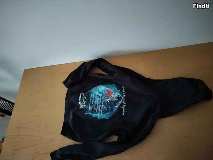 Myydään Kaksi kauneinta neljänsuora huppari