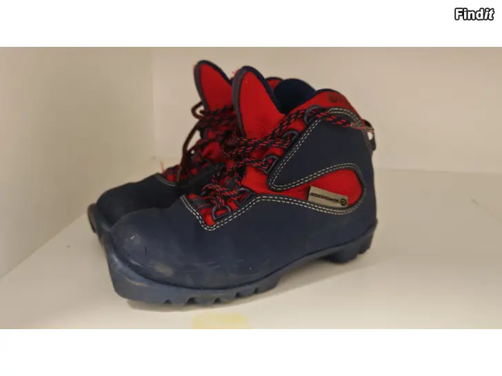 Myydään Salomon monot 34 NNN