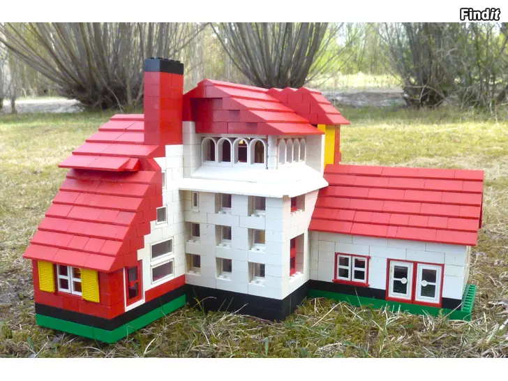 Myydään Iso hieno Lego talo