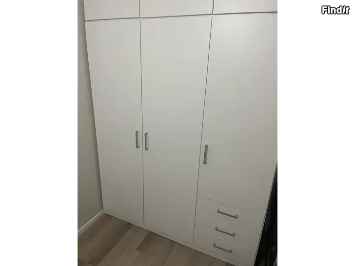 Säljes Klädskåp + överskåp säljes