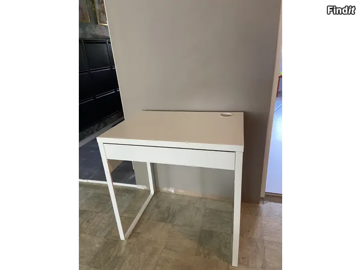 Säljes Ikea Micke skrivbord