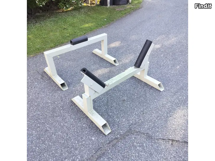 Myydään Veneen säilytyspukit