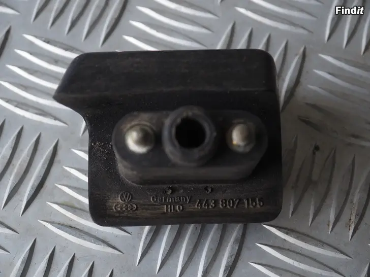 Säljes Volkswagen Audi 82-91 alkuperäinen ajovalojen pesimen suutin 443807155