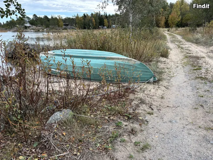 Säljes Bortges liten plastbåt