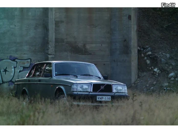 Myydään Volvo 240