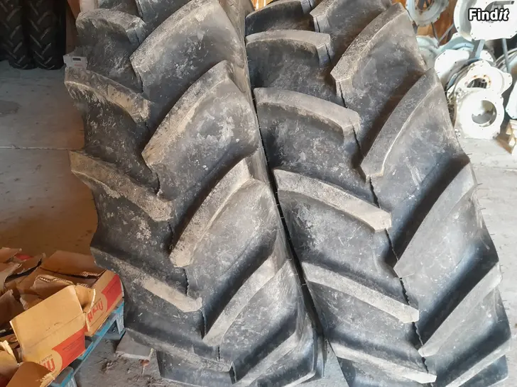 Myydään 420/85R34 16,9R34 Pyörät MF ja FIAT