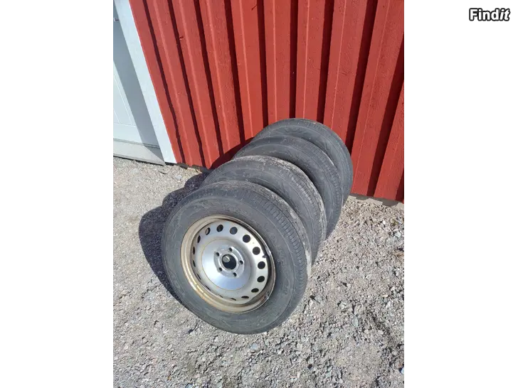 Säljes Paketbils sommardäck 205/65 16C