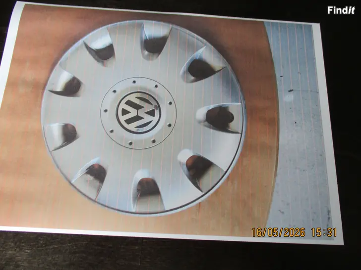 Myydään VW ORIGINAL NAVKAPSLAR 4 st