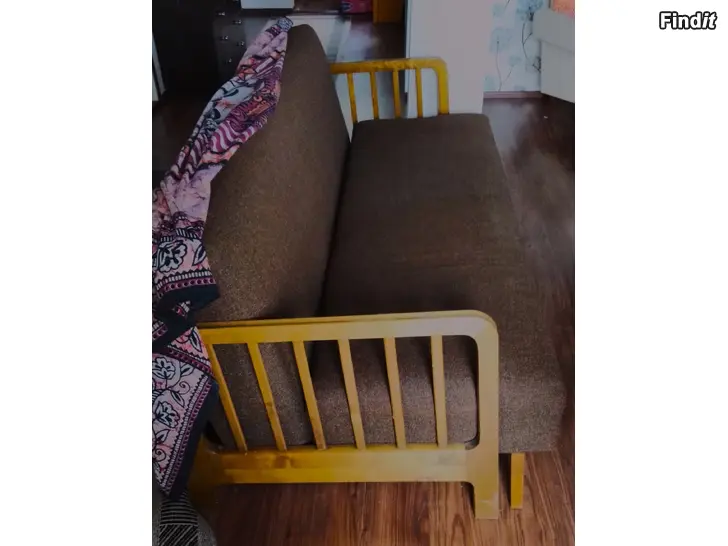Säljes Vanhahko tyylikäs vuodesohva. Halvalla
