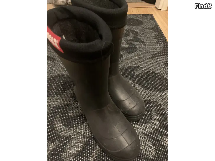 Myydään Oanvända vinterstövlar med dubbar