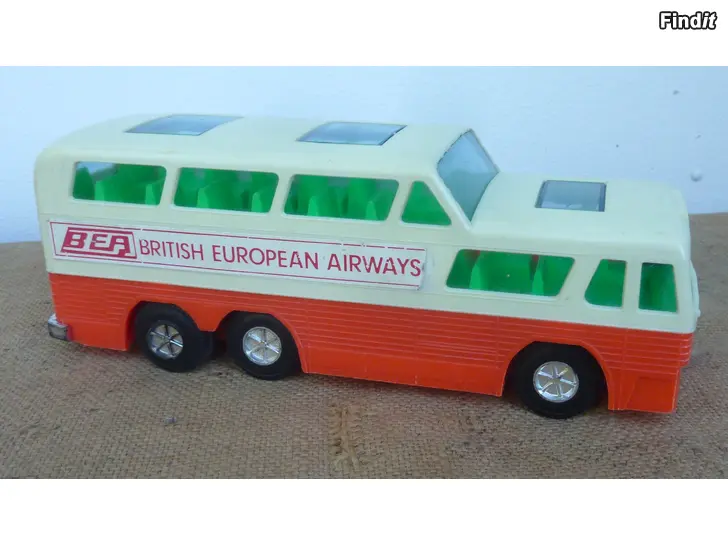 Myydään Vanha muovinen linja-auto