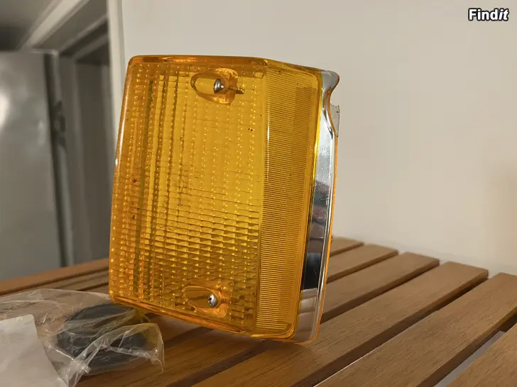 Säljes Volvo 140 vilkunlasi uusi