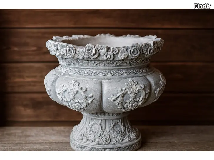 Myydään Betoni patsaita uusia