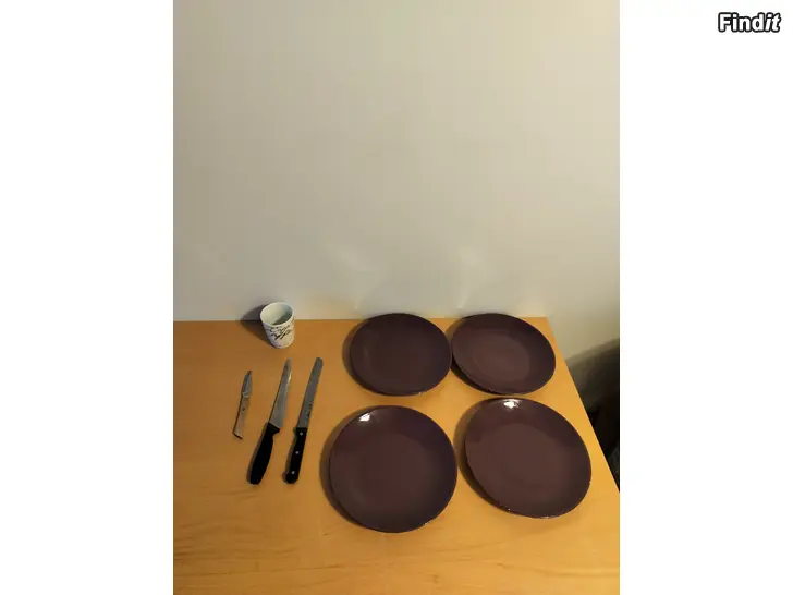 Myydään Fiskars leipäveitsi lautaset matceramira