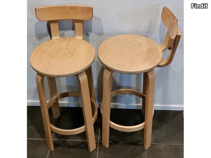 Myydään 2 puista baari jakkaraa