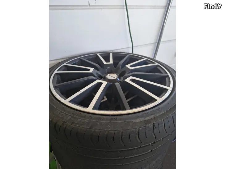 Säljes 18 aluminiumfälgar Fox Racing med sommardäck
