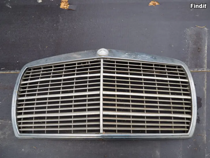 Myydään Mercedes-Benz W123 75-86 etusäleikkö 1238880323