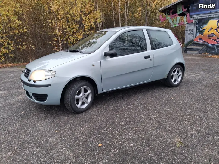 Myydään FIAT PUNTO 1.2 vm.2005 kats.13.10-25 NETTO1150e