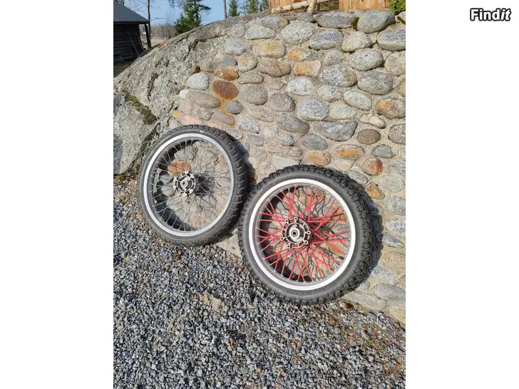Myydään Enduro hjul