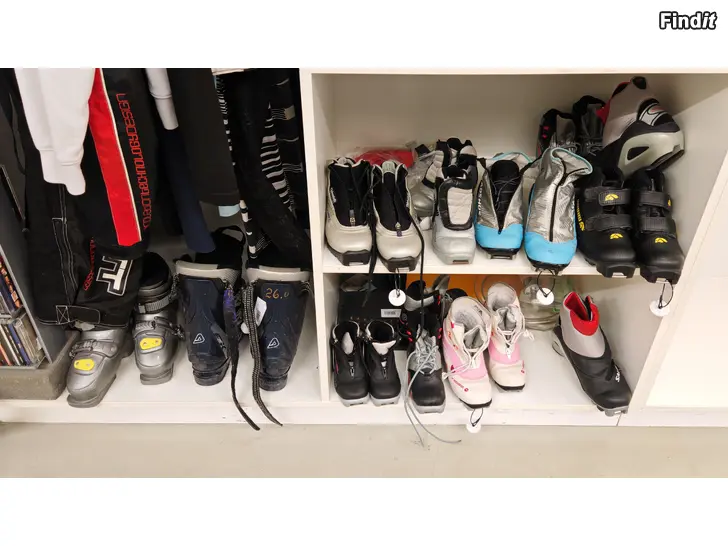 Säljes Skidskor och Jofa hjälmar för barn