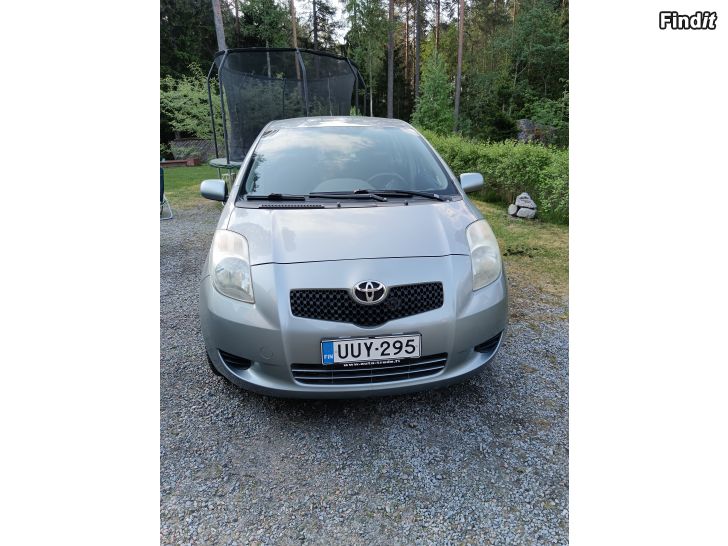 Säljes Nybesiktad Toyota Yaris 1.3 Bensin 5 dörrar 2006