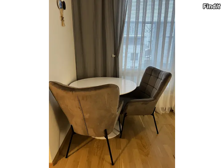 Säljes Matbord och stolar