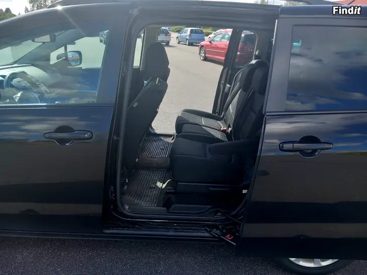 Myydään Mazda 5 2.0 TD Elegance M6 7-hengen -10