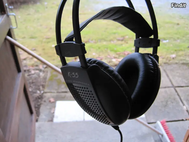 Myydään AKG Kuulokkeita / Hörlurar