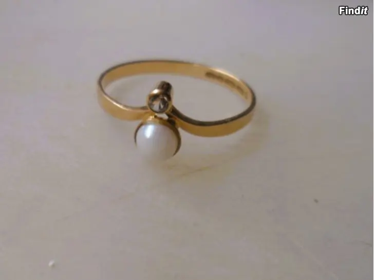 Myydään Kivisormus 1980-luv. Kulta 14K koko 17,5