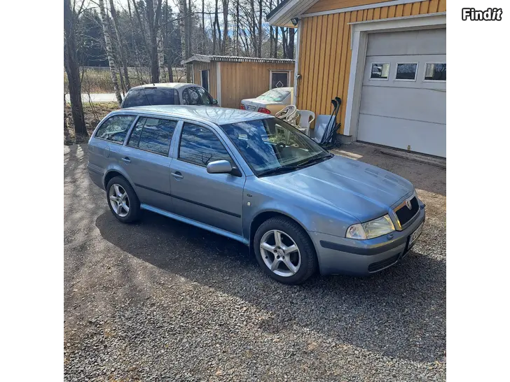 Säljes Skoda Octavia 1.6 bensa manuaali vm 2003